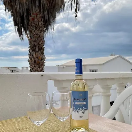 Apartamento Cozy And Sunny Over The Rooftops Puerto del Carmen (Lanzarote)