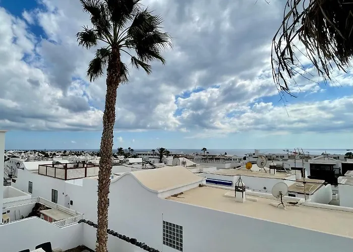 Апартаменты Cozy And Sunny Over The Rooftops