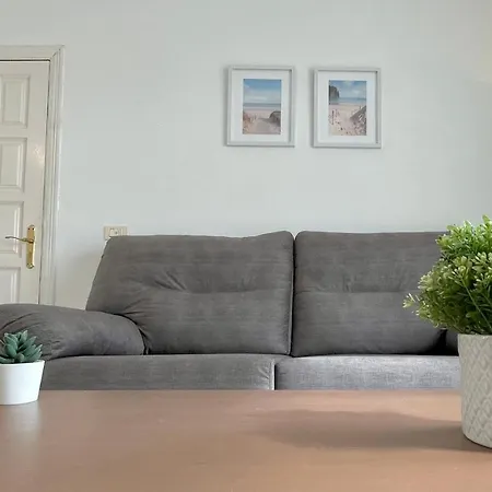 Cozy And Sunny Over The Rooftops Appartement *