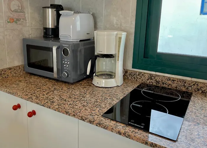 Cozy And Sunny Over The Rooftops Appartement *